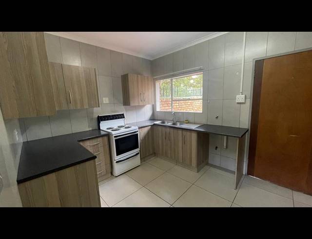 3 BEDROOM TOWNHOUSE FOR SALE IN FLORA GARDENS